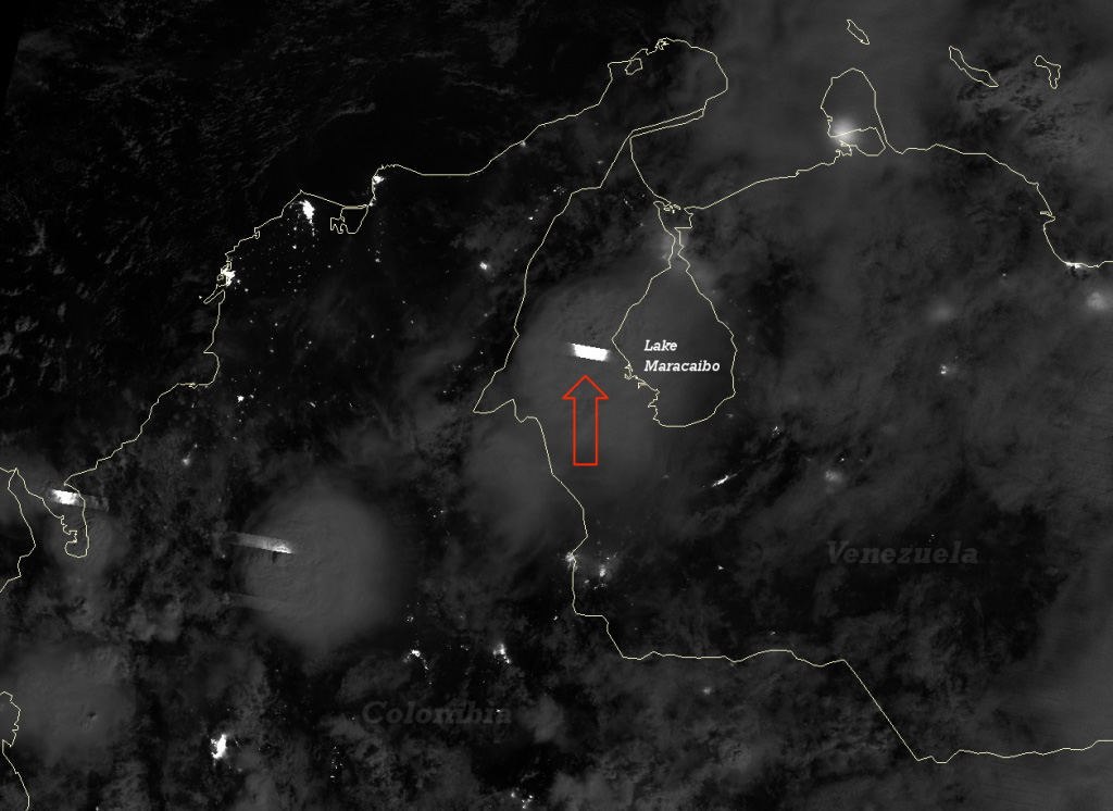 STAR - NOAA / NESDIS / Center for Satellite Applications and Research -  News & Events - 30 May 2012 - CIRA VIIRS Team Captures Lightning